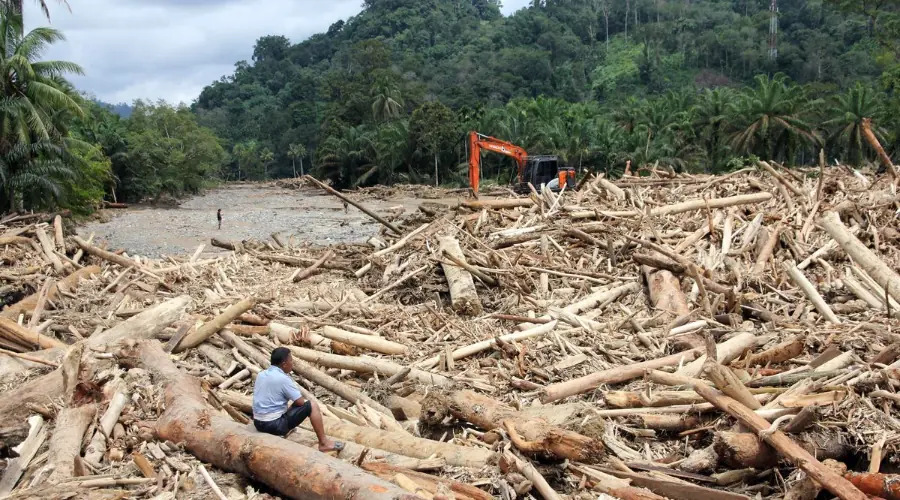 foto konten pakar umsurabaya bencana sumatera bukan semata fenomena alam tetapi gagalnya tata kelola